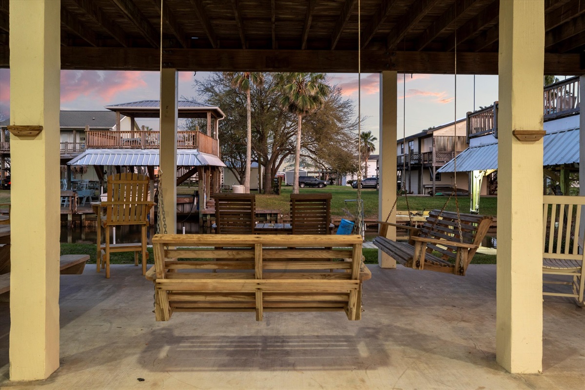 eb466f68990d46b9809fe50eb2dad599 Large | Beachhouse | Texas | TX | Vacation Homes | Galveston | Crystal Beach | Kokomo | Breezy Days | Beachfront Elegance | Sunrise Serenity | Southern Sands Property Management, LLC