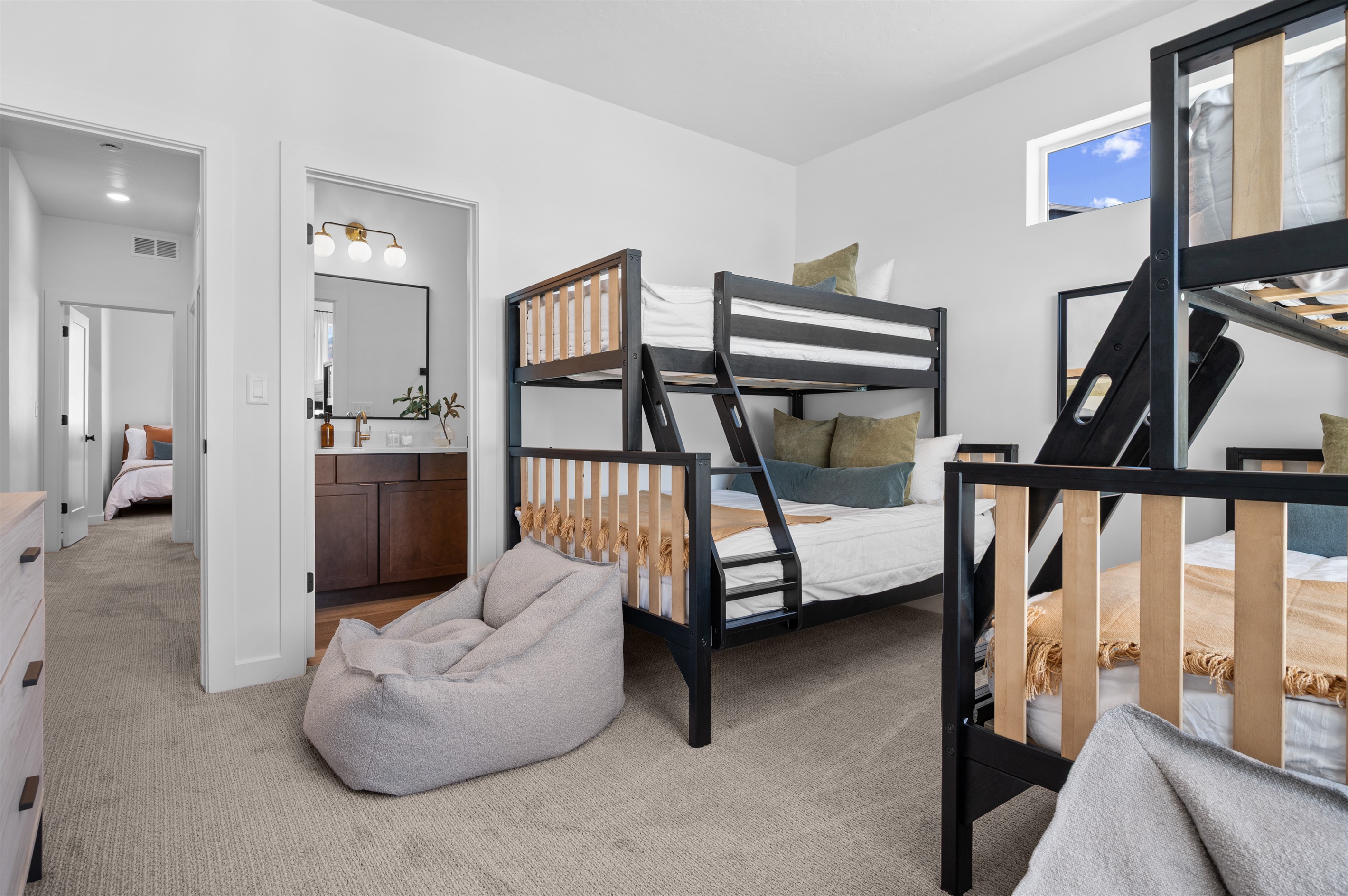 Family-friendly bunk room with ensuite and seating to relax