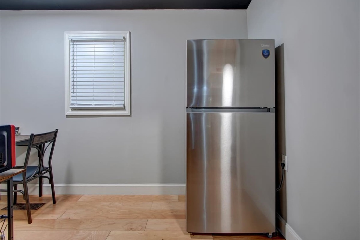 kitchen & breakfast area