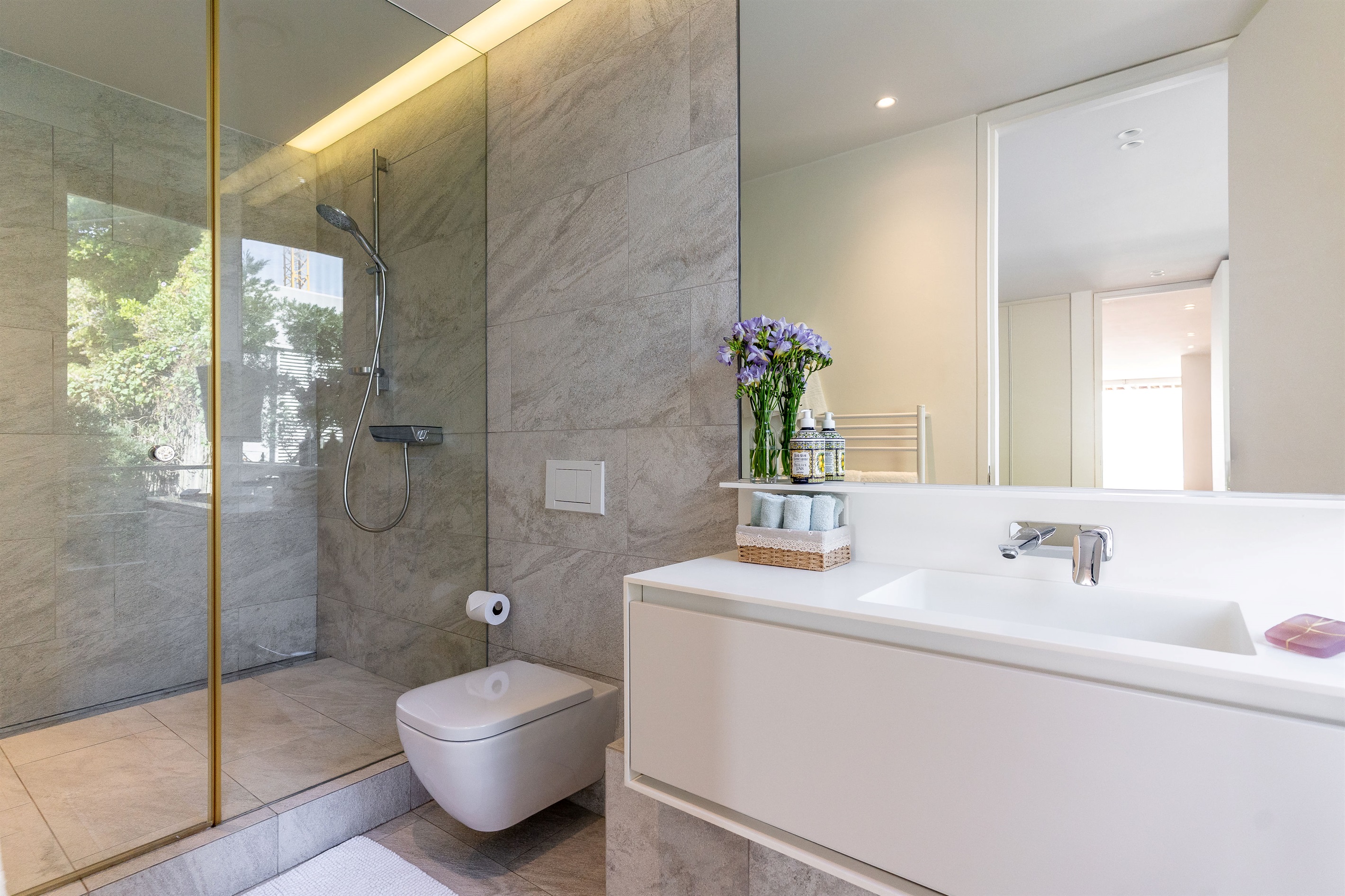 Bedroom 3 en-suite luxury bath