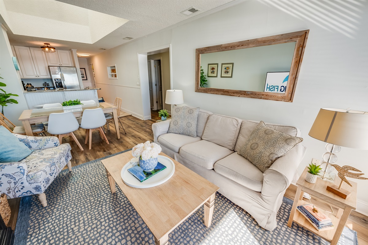 Living Room with Stunning Views🌊☀️