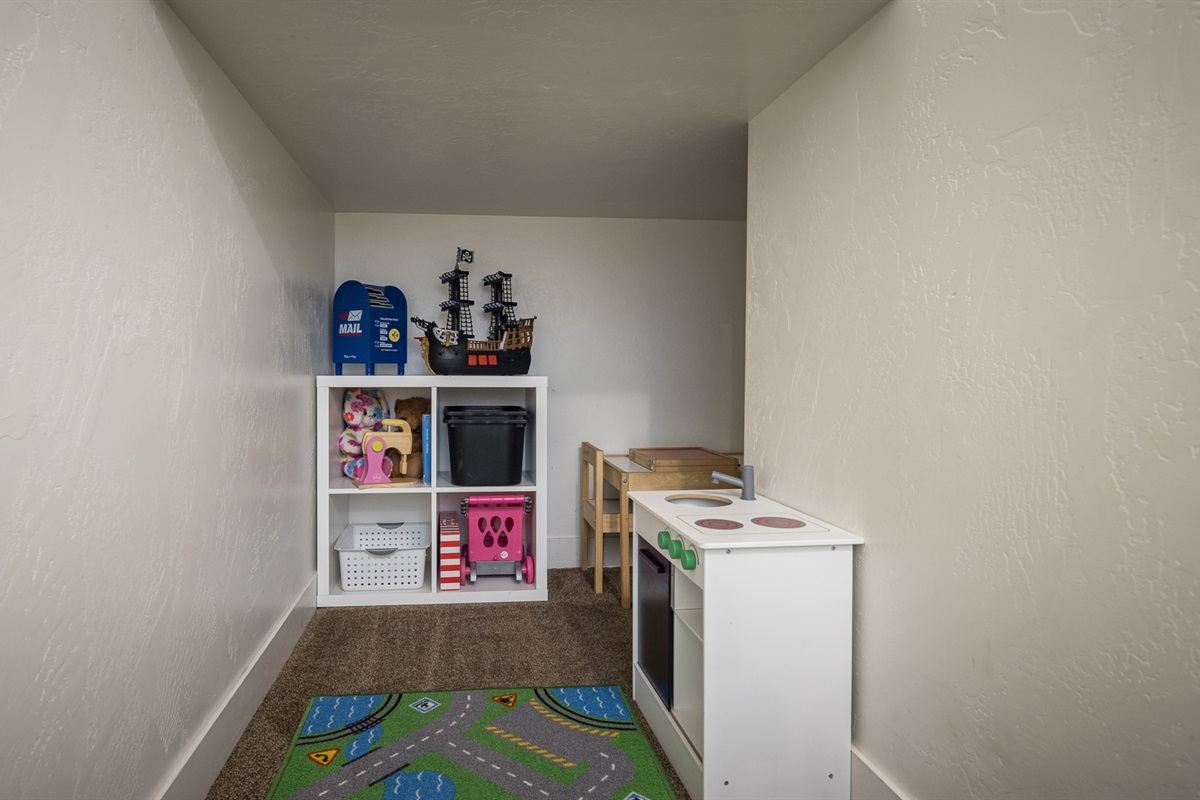 Bonus Kids Play Area - Under Stairs - Entrada 635
