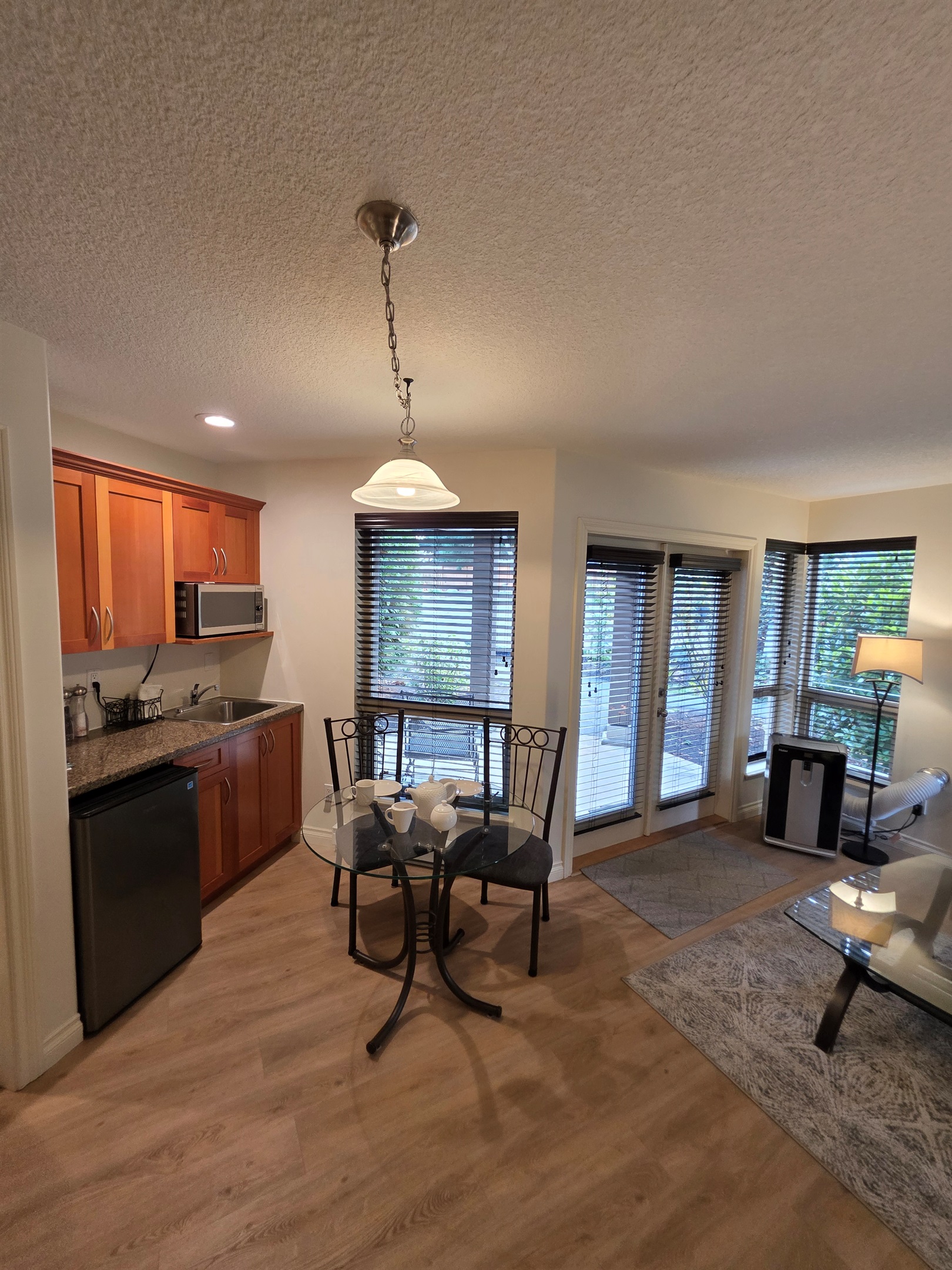 Unit B So many airy windows.