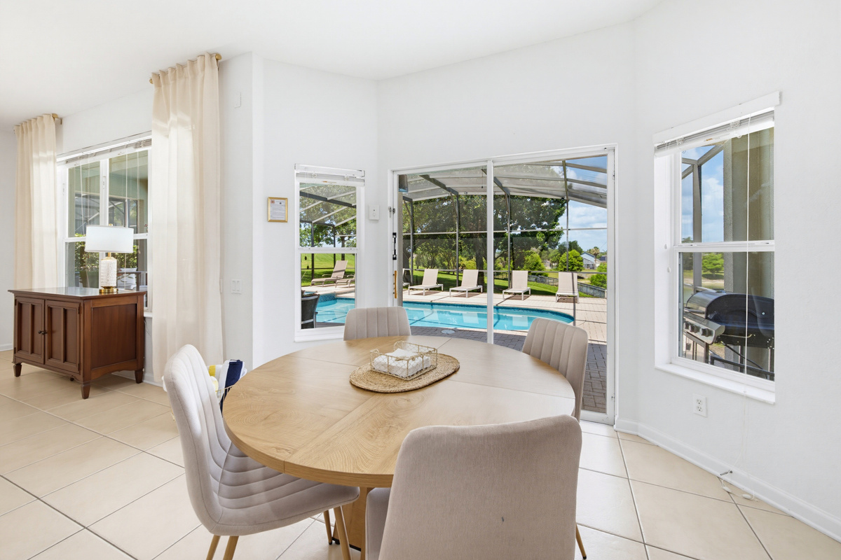 Breakfast nook - seating for four