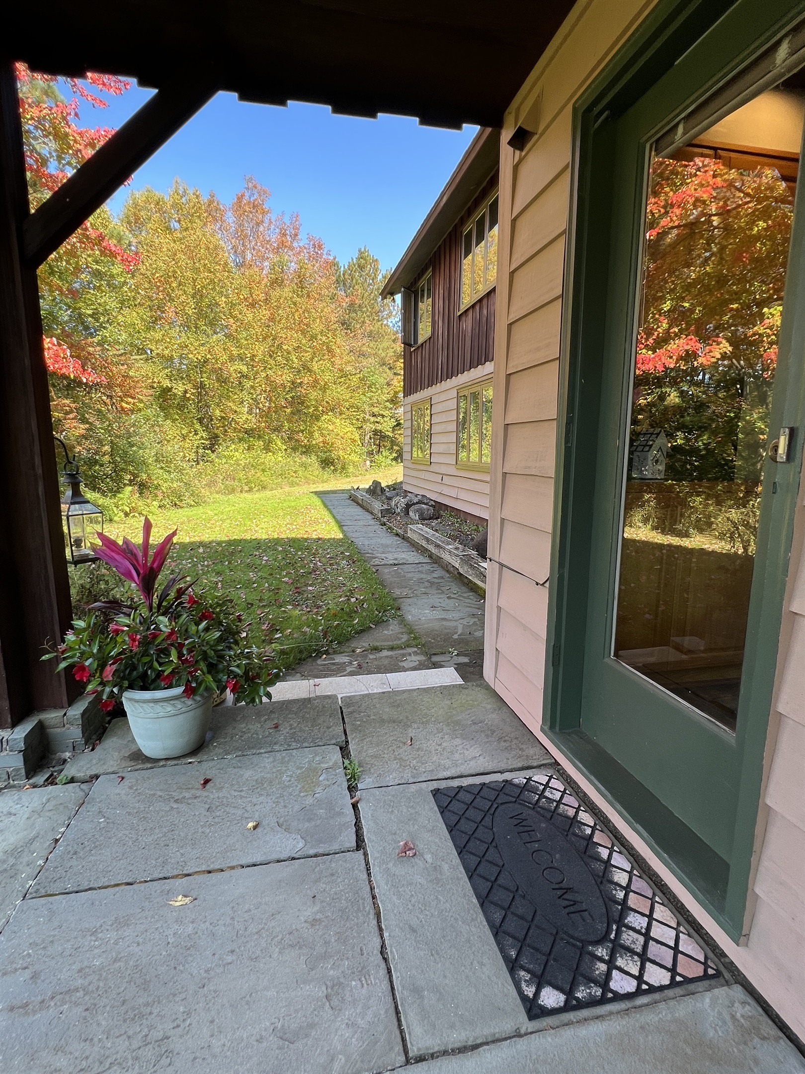 Entrance and pathway to driveway