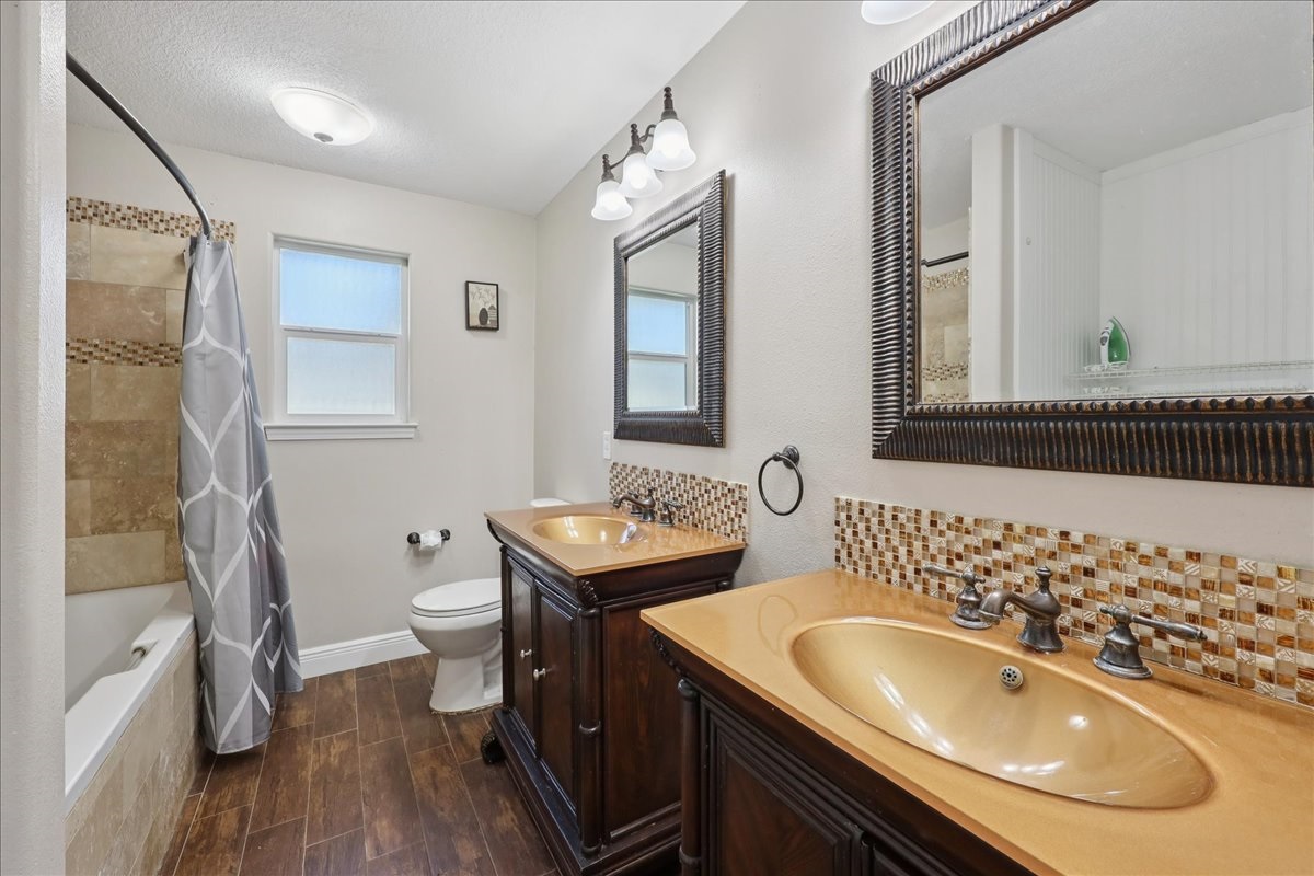 hall bath/laundry
