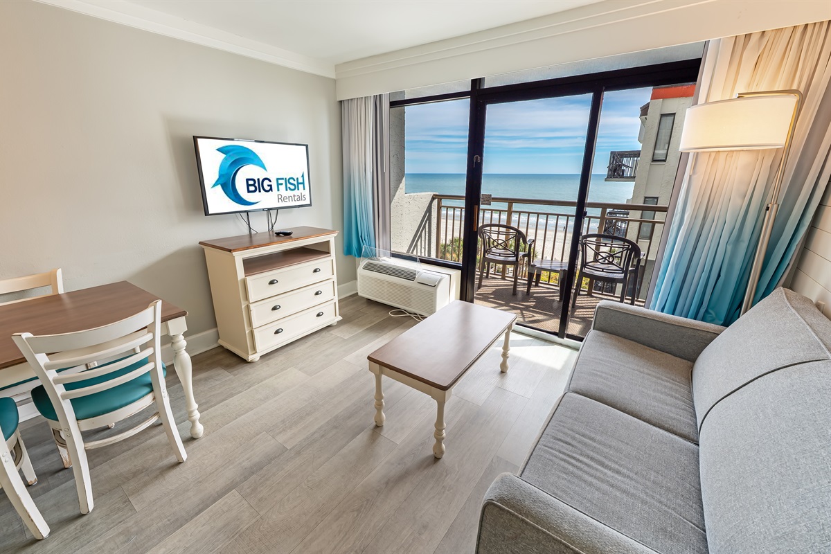 Living Room with Stunning Views🌊☀️