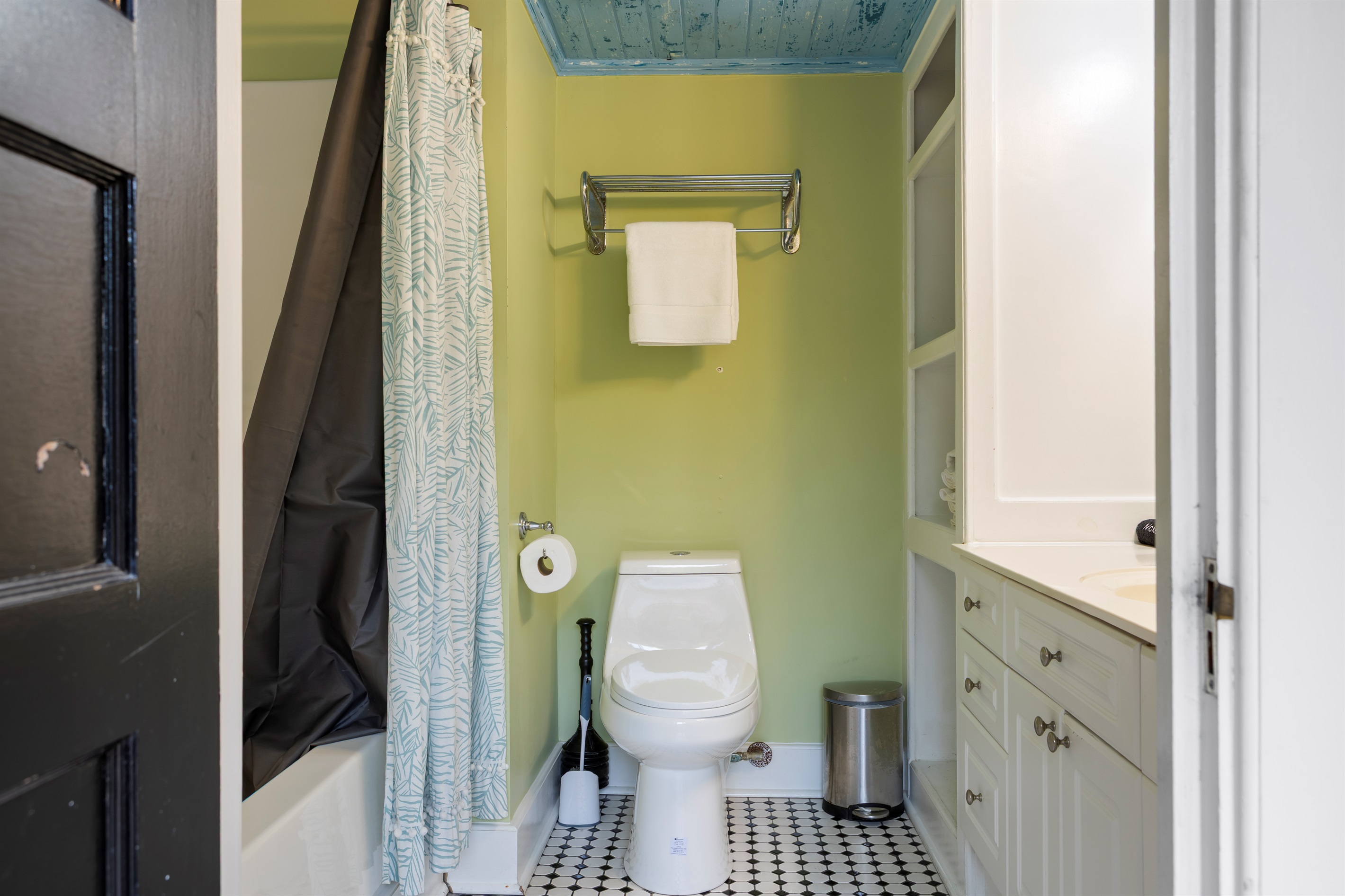 Bath linens provided