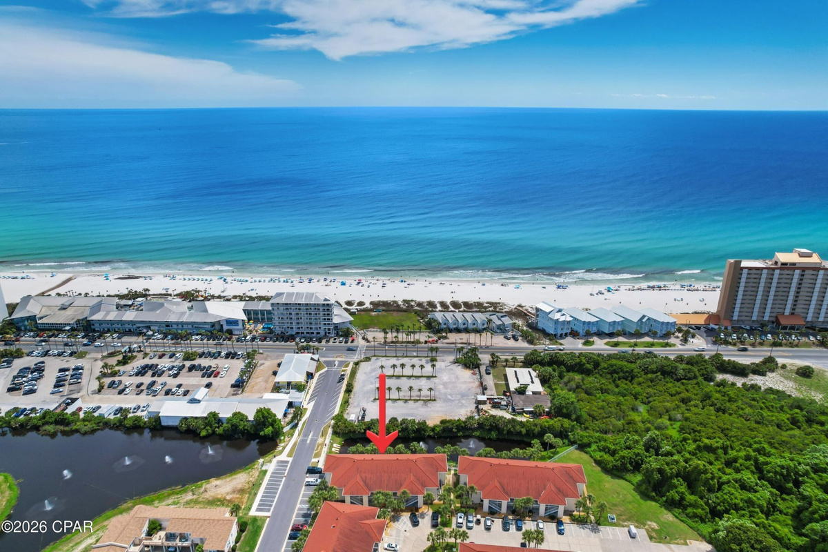 Quick, easy 2-minute stroll to beach access via sidewalk right out of your back door!