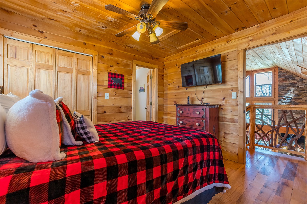 Upstairs Queen Bedroom