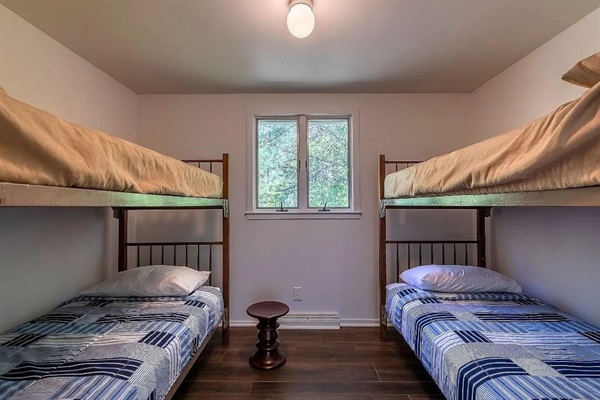 Bunk bed room