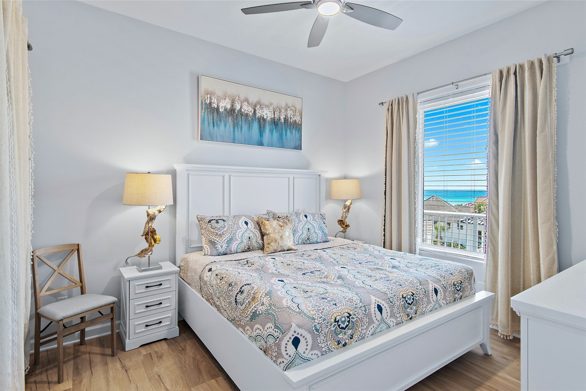 Guest king bedroom with Smart TV