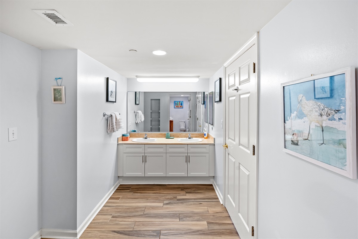 2nd Bathroom with double sinks