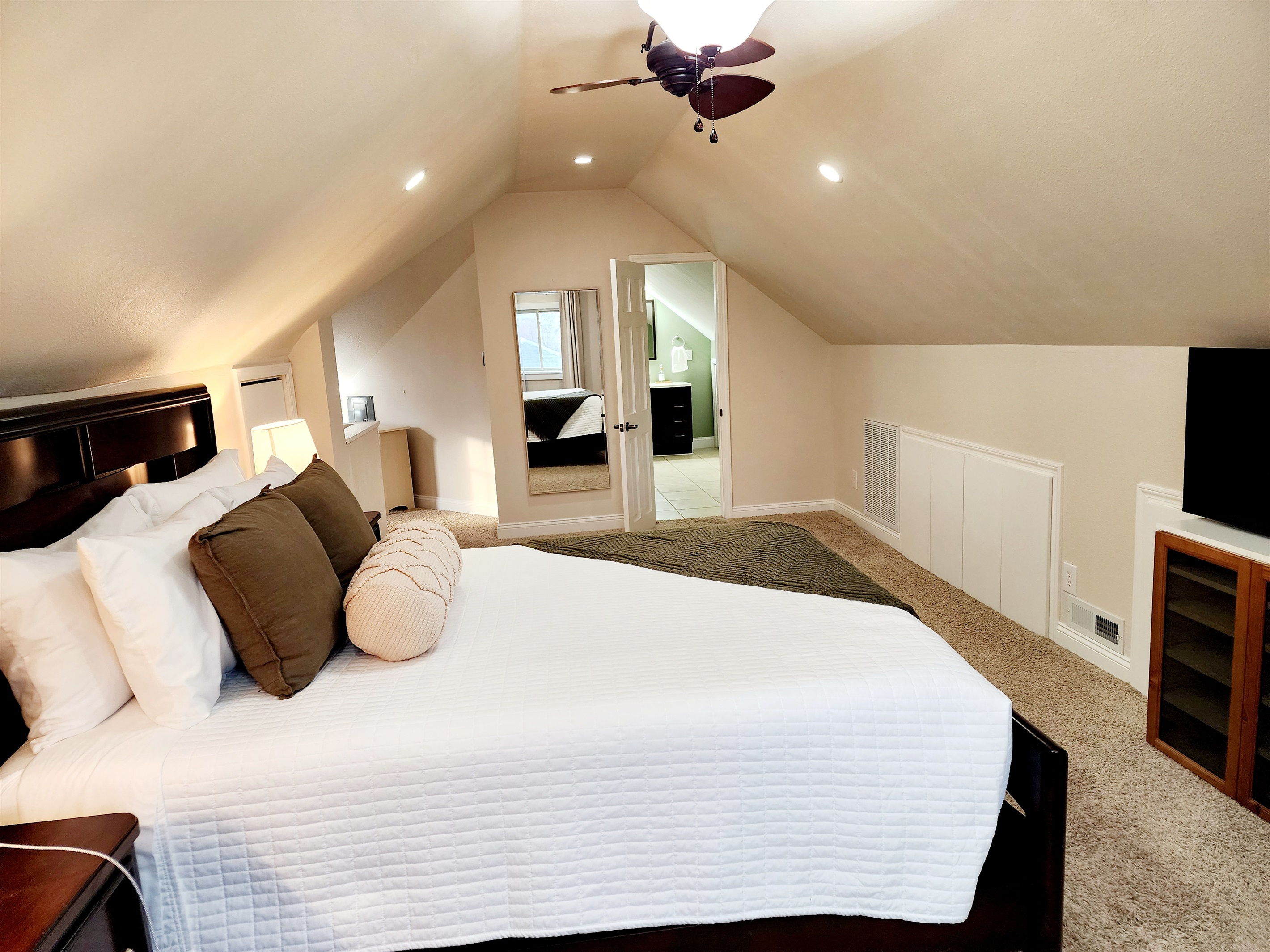 Private en-suite bathroom