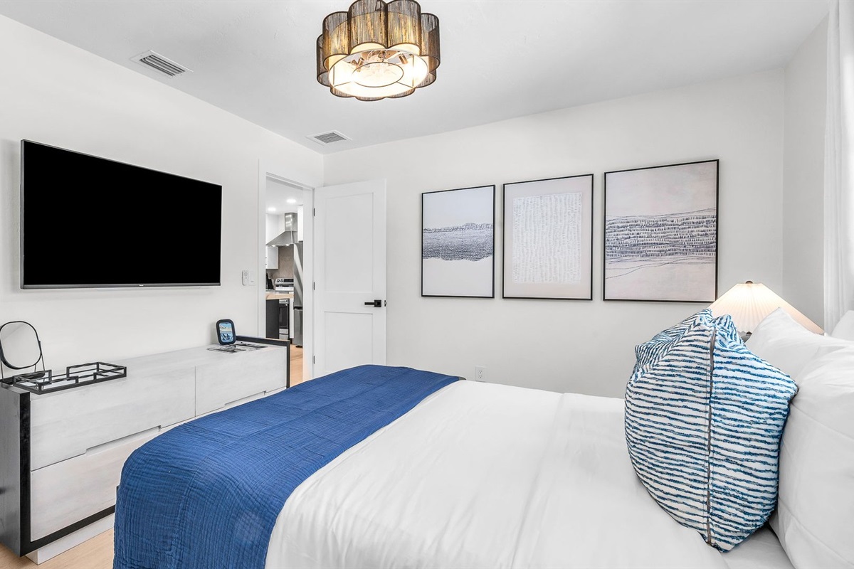 Designed for both style and comfort, this queen retreat blends chic coastal décor with sleek modern touches. With loads of closet space and a Smart TV for streaming, it’s perfect for unwinding after a day at the beach.