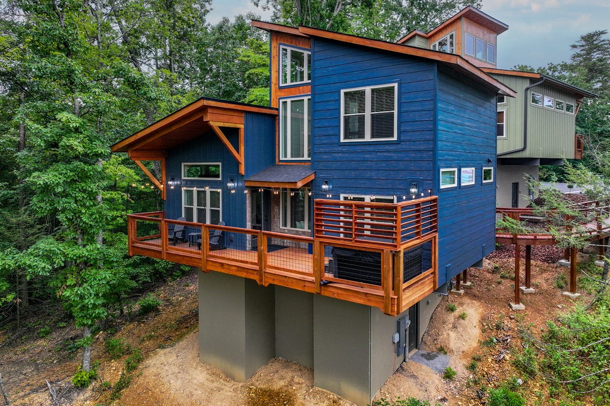 Welcome to After 9 to 5! As you pull into the brand new Treehouse style area, you catch a glimpse of After 9 to 5. You'll find the walkway to After 9 to 5 enchanting as you walk to your new adventure's home base. 