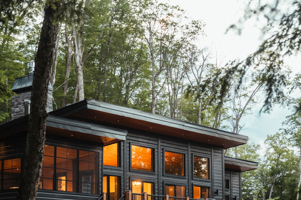Exterior cottage facing the lake