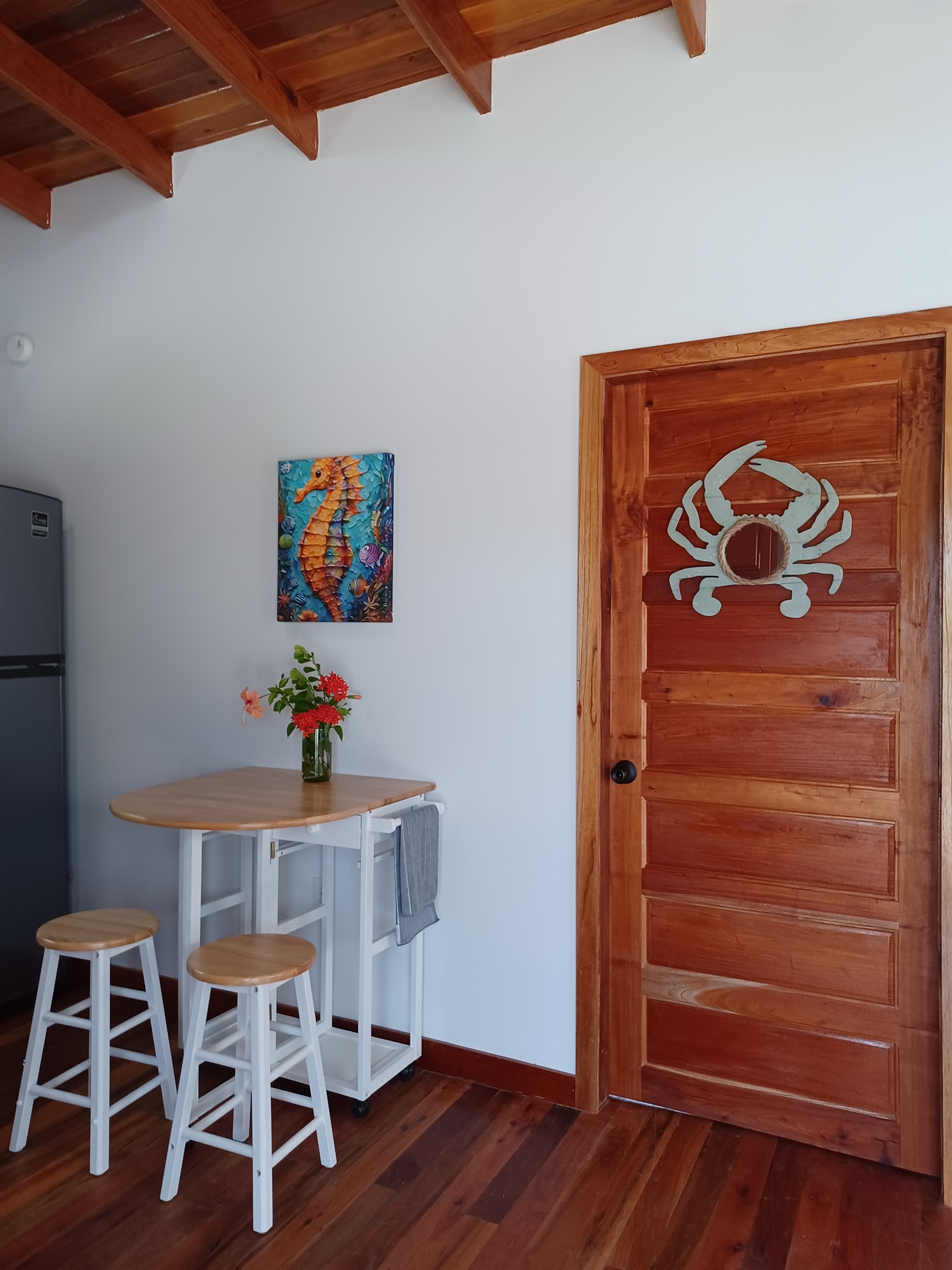 Seahorse dining area for 2 poeple