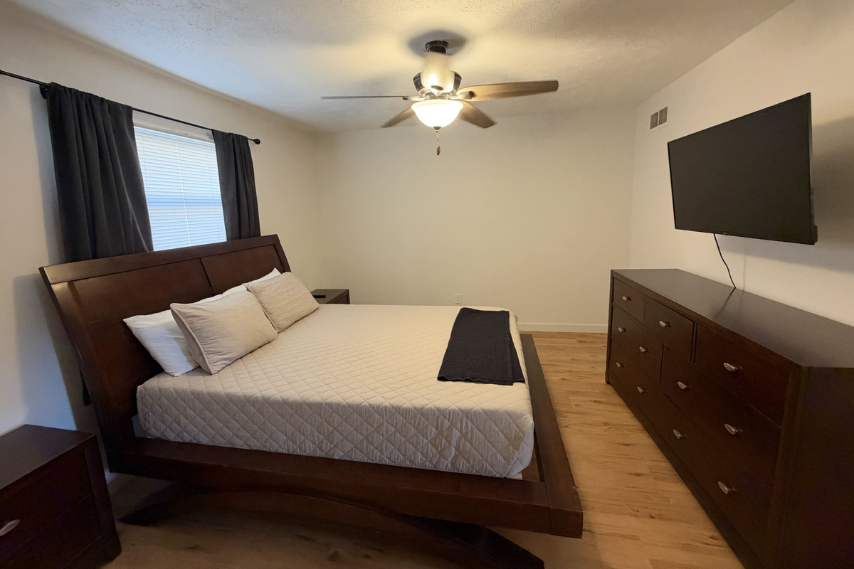 Queen bed w/ smart tv