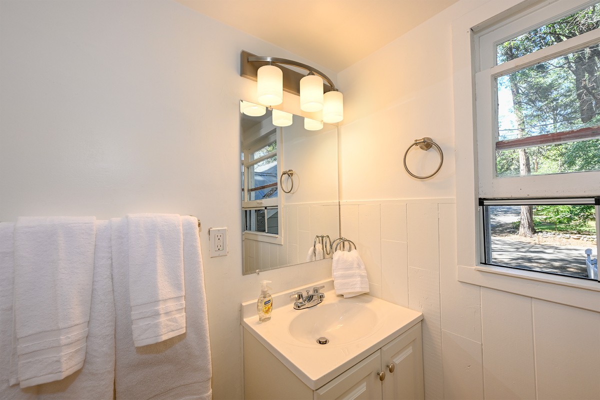 2nd Floor Bathroom