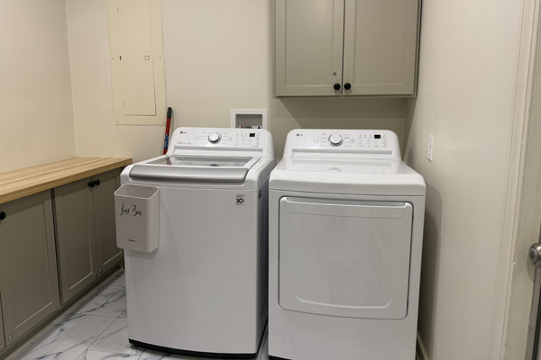 Full size Laundry Room
