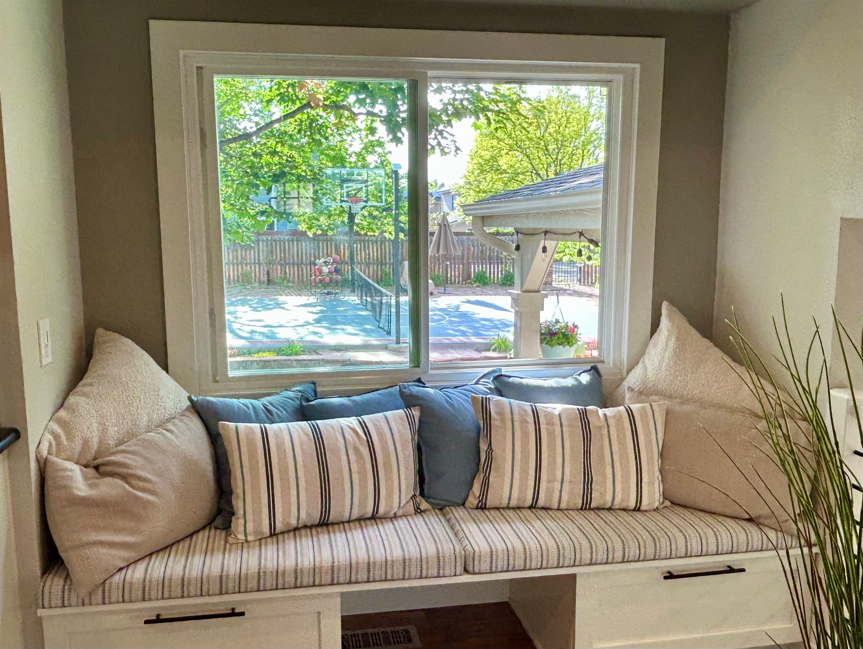 Cozy spaces to hold court.