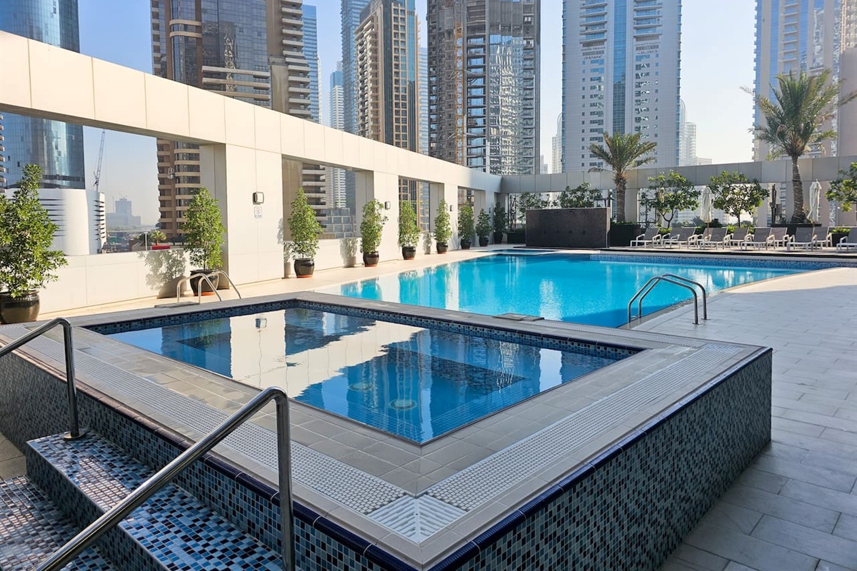 Wonderful pool with Jacuzzi