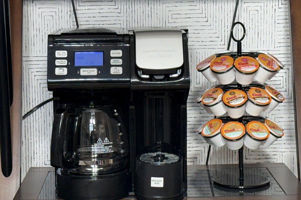 Coffee Pot with both pot and pod capabilities