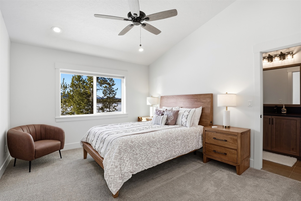 Sophisticated Comfort Meets Breathtaking Natural Forest Scenery