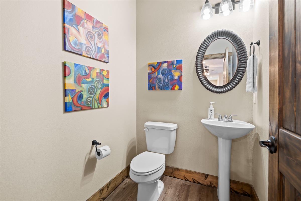 Upper level 1/2  bathroom 