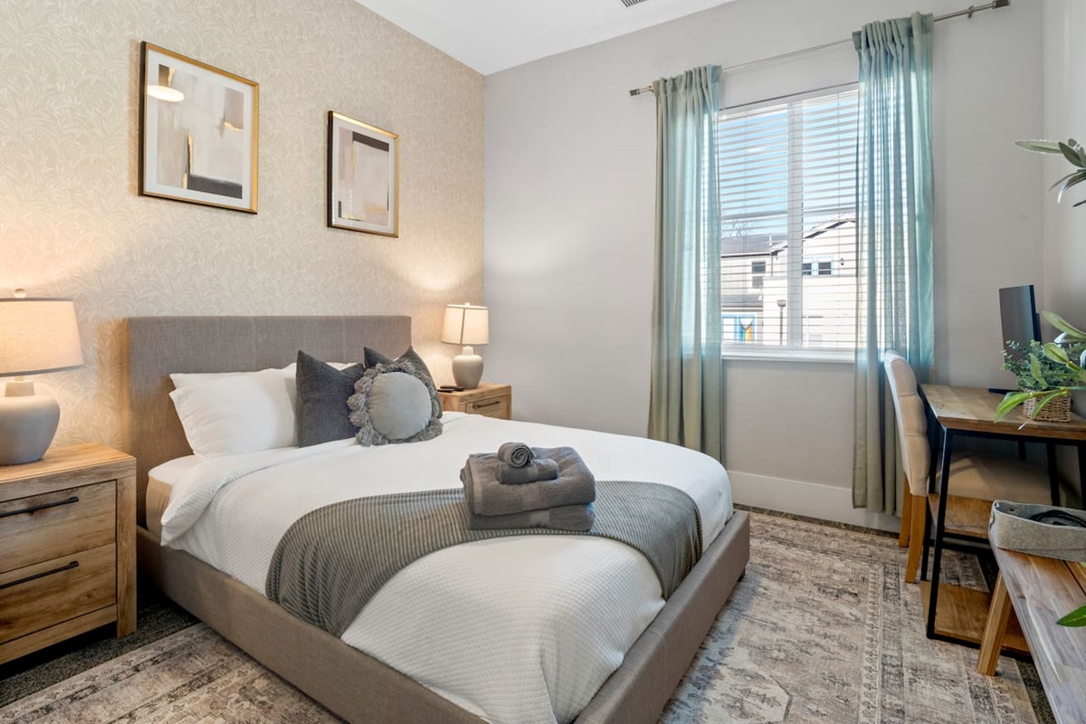 Modern Bedroom with queen mattress and high ceilings, a ceiling fan, easy charging of your phones and portable devices. You will feel at home with this cozy setup! 