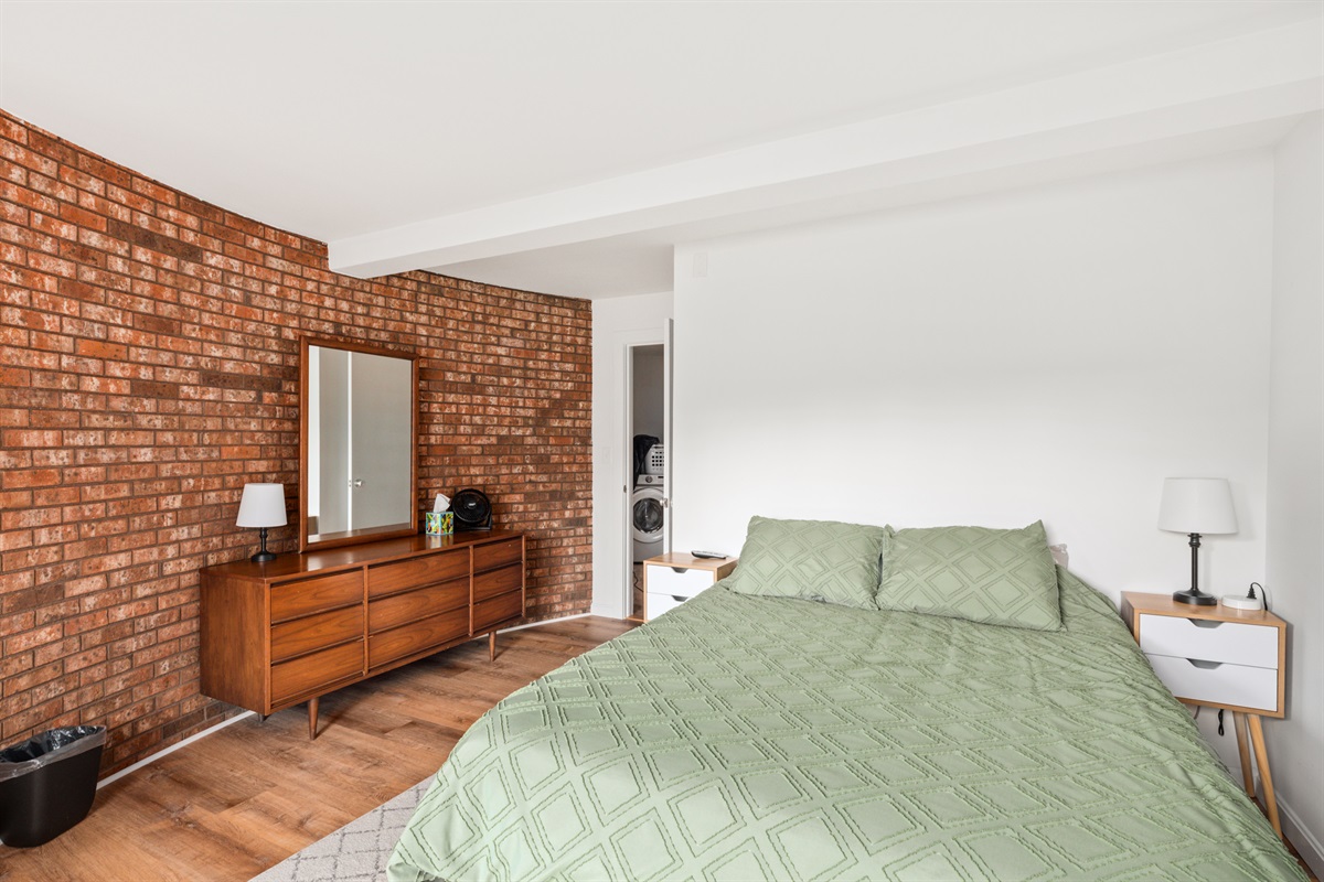 Downstairs Bedroom with Queen Bed and en suite Bathroom