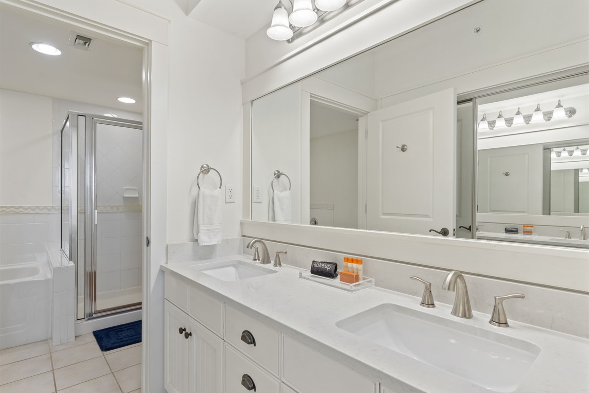 Double Vanity in Master Bath 2