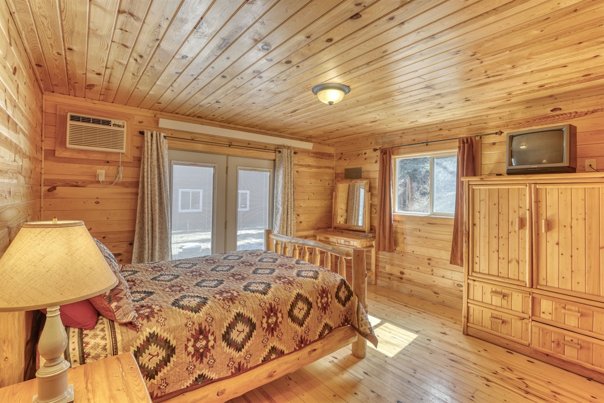 Bedroom 2 with Queen bed
