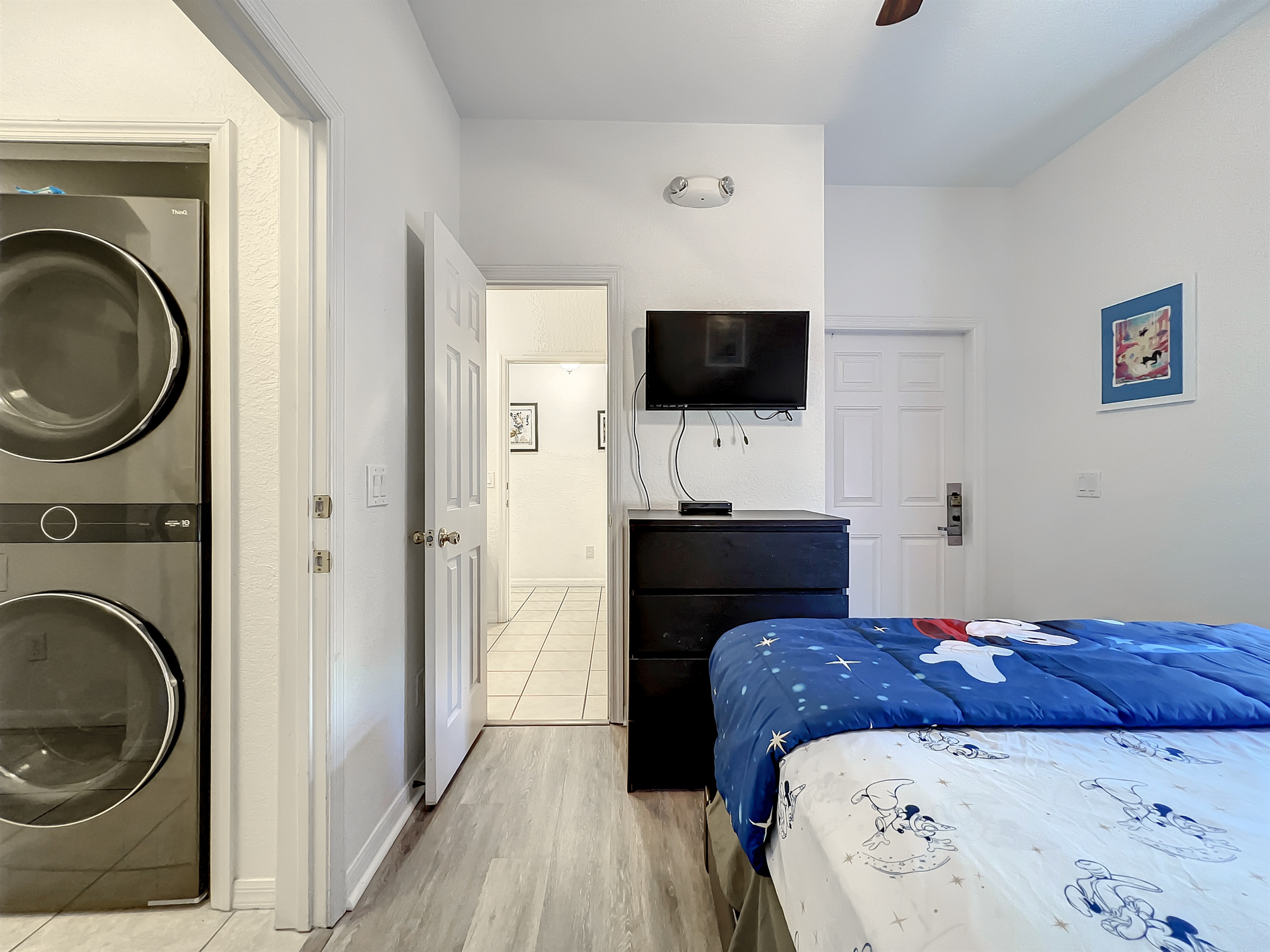 1st Floor Queen Bedroom