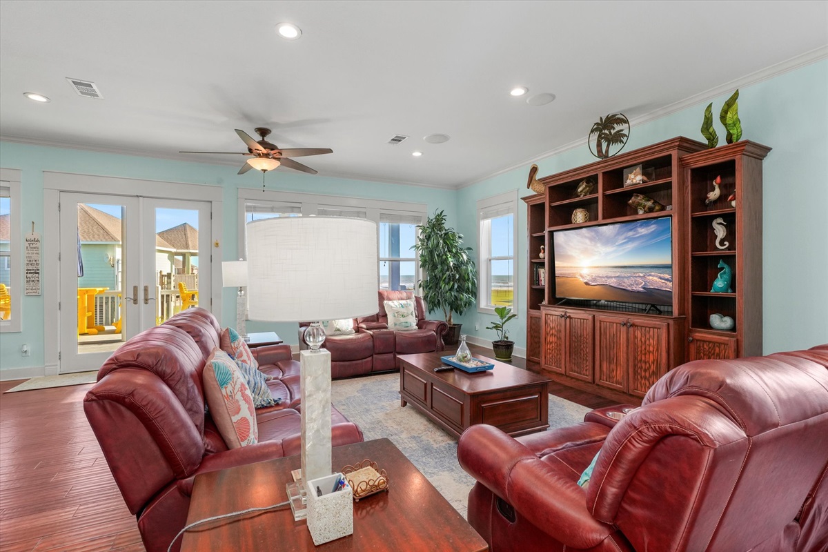 ec09052b81f44e7f98450844b036a1f7 Large | Beachhouse | Texas | TX | Vacation Homes | Galveston | Crystal Beach | Kokomo | Breezy Days | Beachfront Elegance | Sunrise Serenity | Southern Sands Property Management, LLC