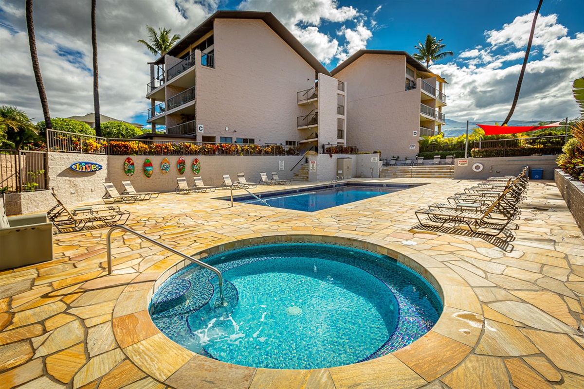 Hot tub for your sore muscles after surfing and hiking!
