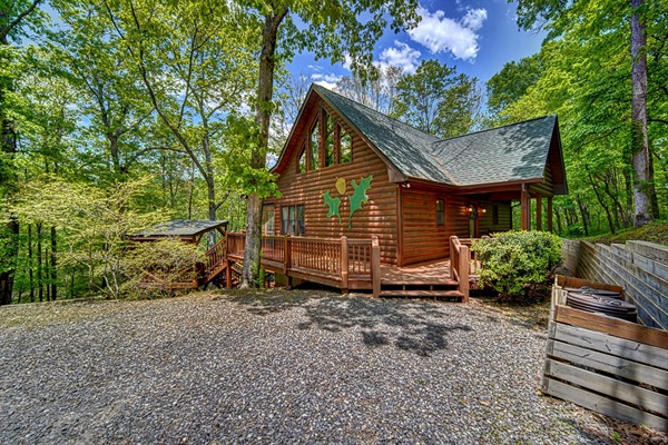 Cabin's on two wooded acres with plenty of space