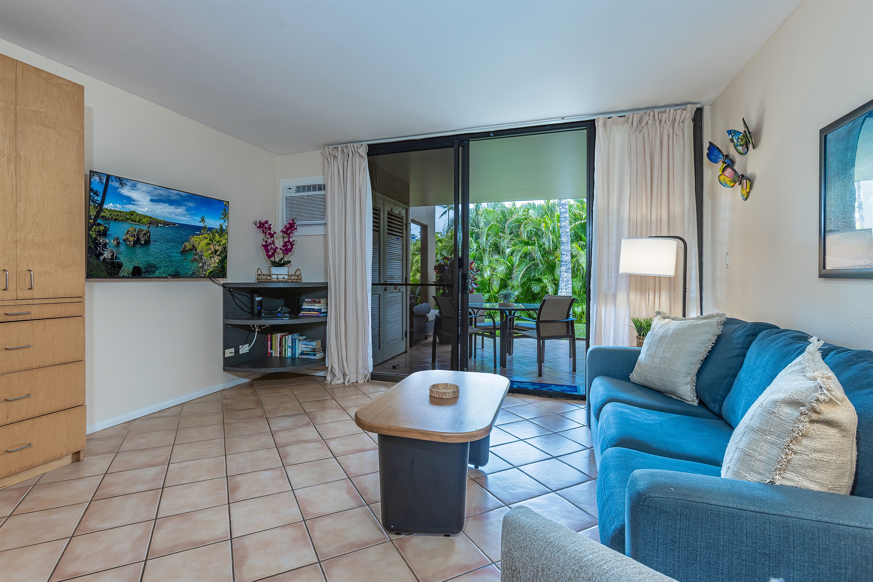 Comfy living room with a tropical nirvana right outside!