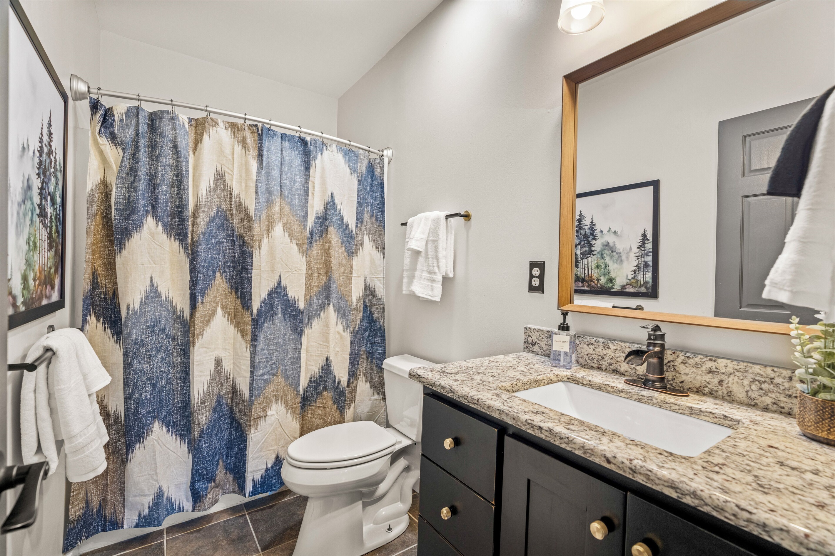 Lower level hall bath with shower/tub combo