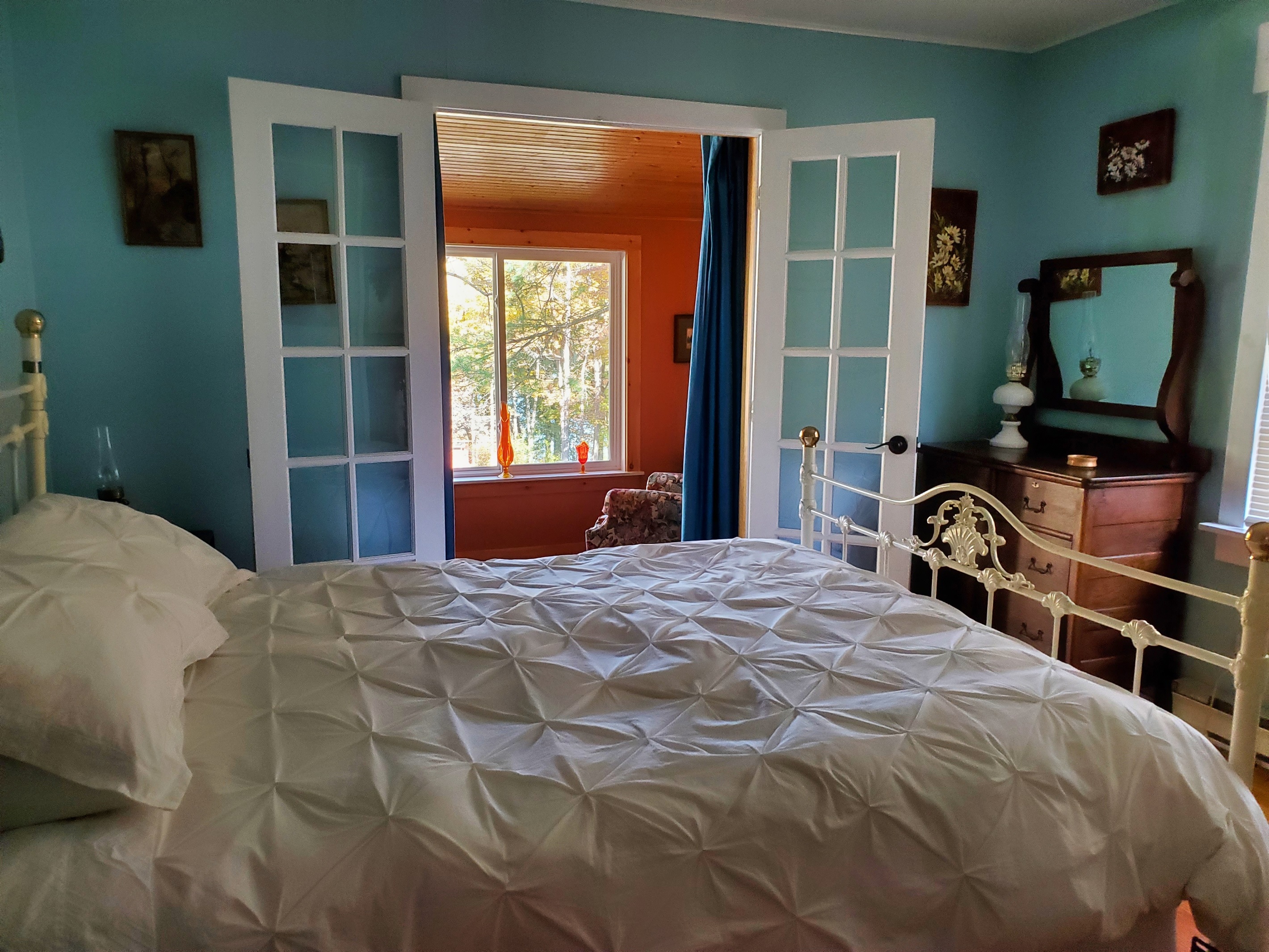 Big Pines queen bedroom French doors leading to sun porch.