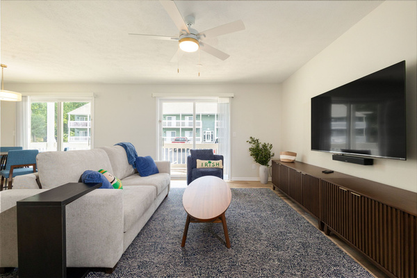 The Irish Retreat | 2BR/2BA Near Notre Dame | Private Balcony, photo 9