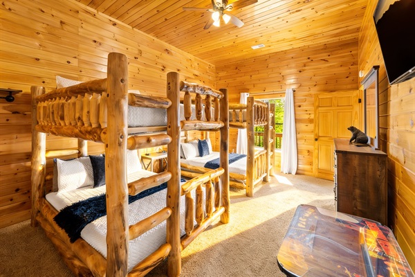 4 queen bunk beds. Perfect for kids and adults alike 