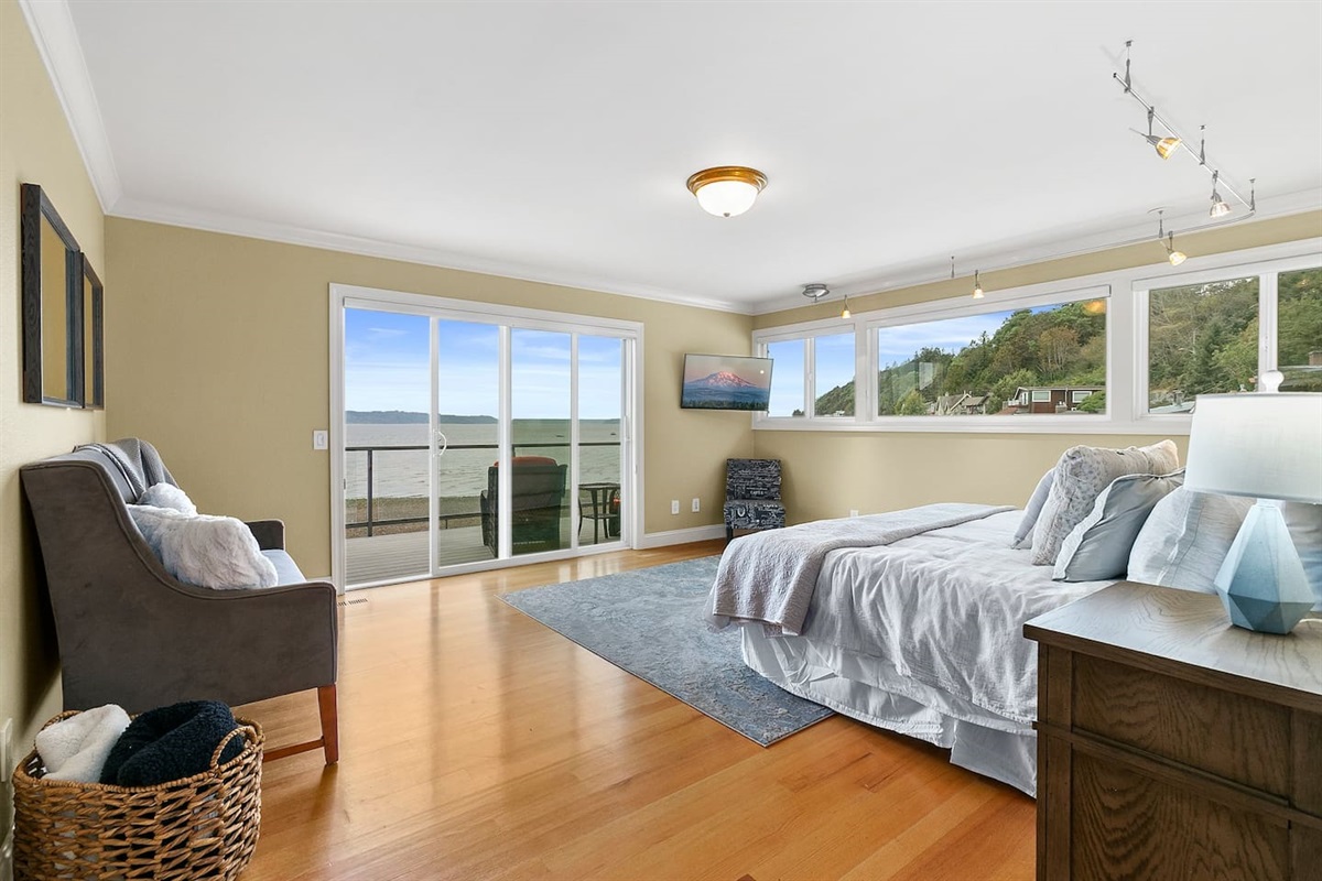 Upstairs King Suite, boasting beautiful views and everything to relax and have a great night's sleep