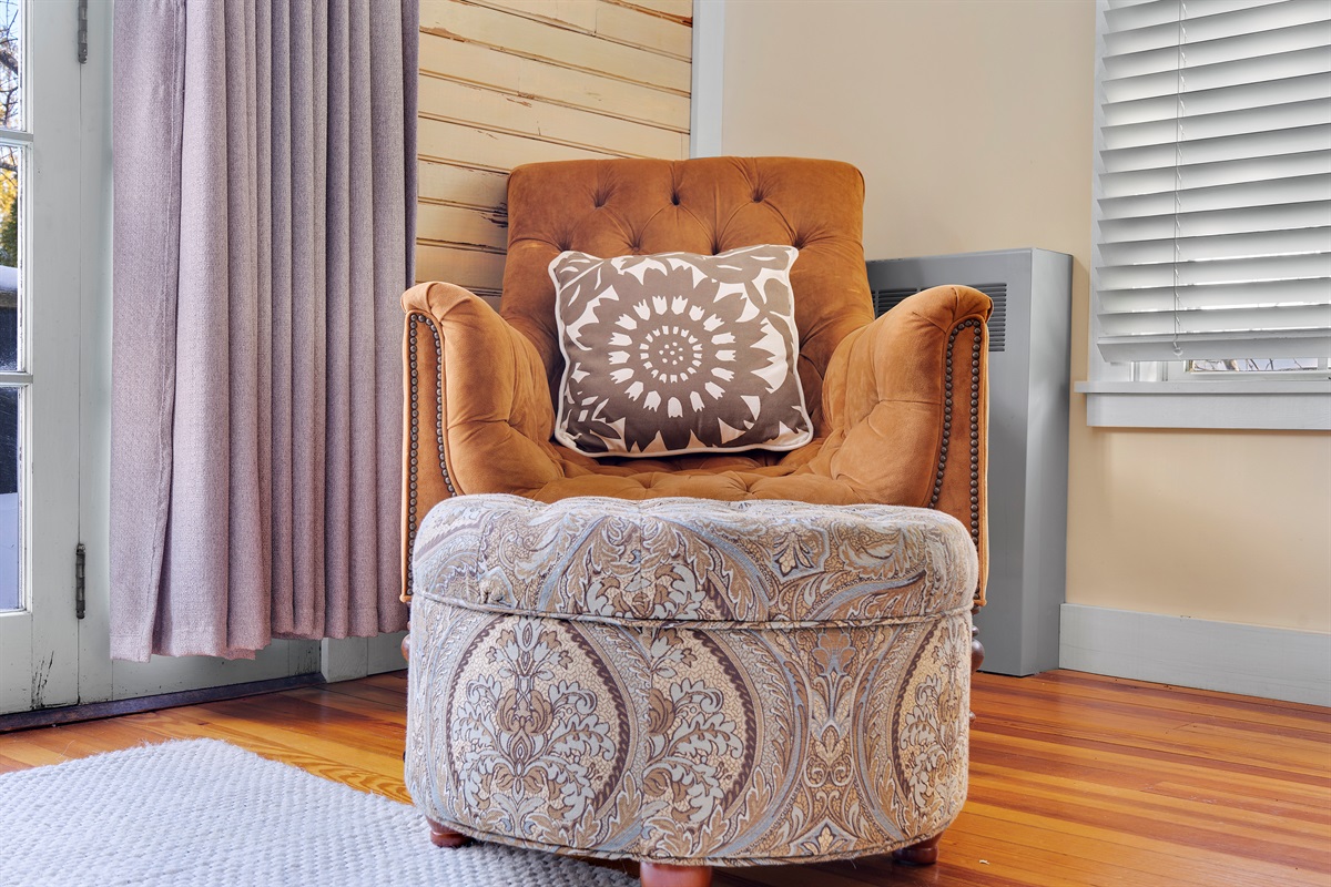 Master - Reading Chair - Privet