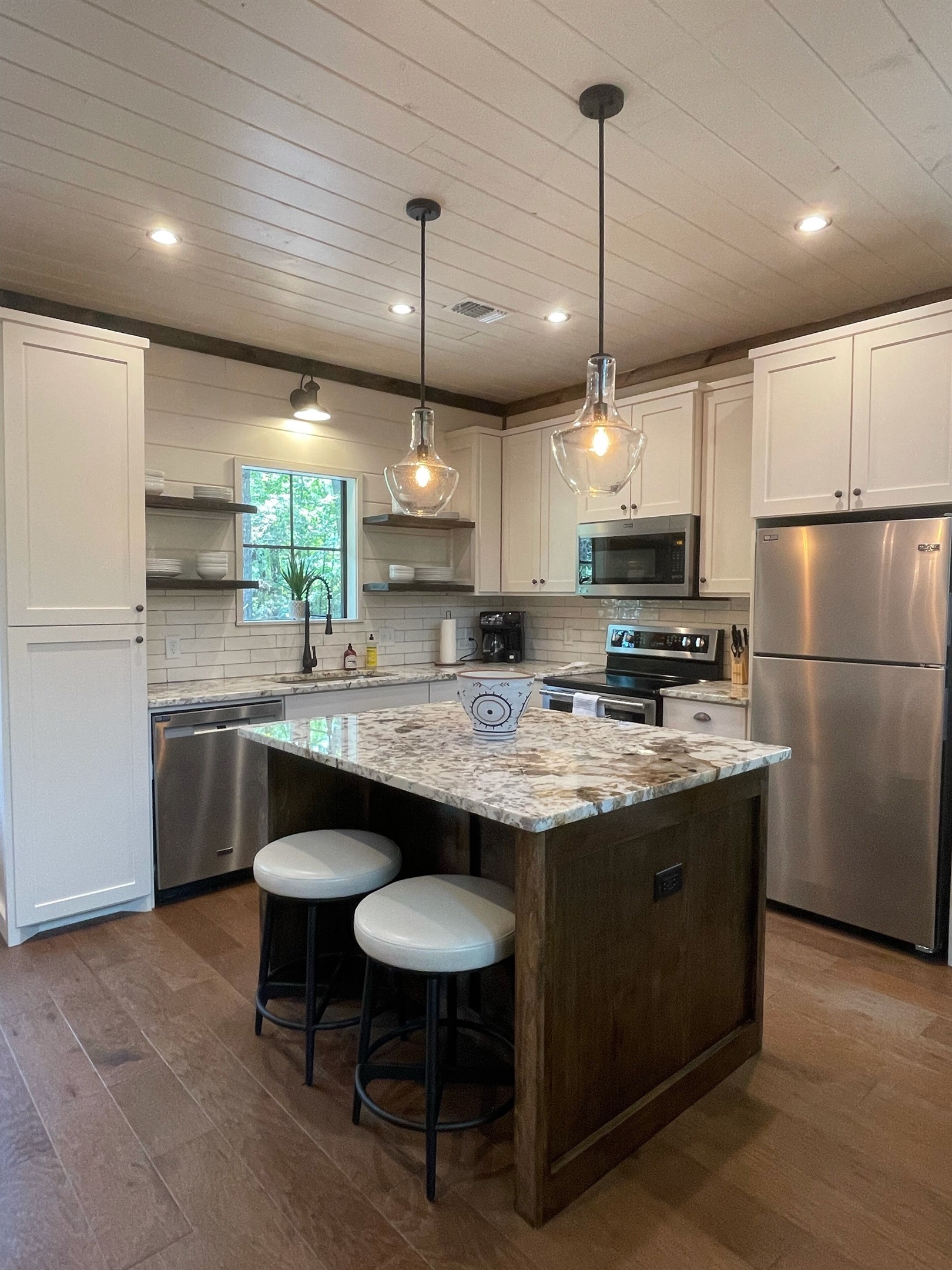 Well-appointed kitchen for your cooking and entertaining enjoyment.