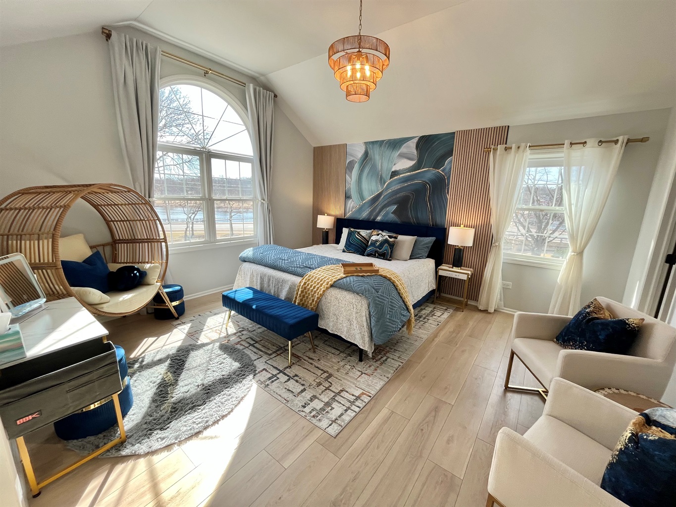 Beautiful master suite Fox River View,  cathedral ceiling and lots of natural light