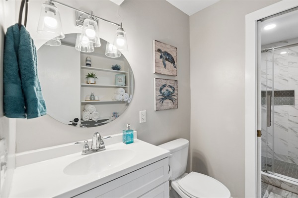 Another view of hallway bathroom.Slider door can be closed for privacy from the other bathroom 