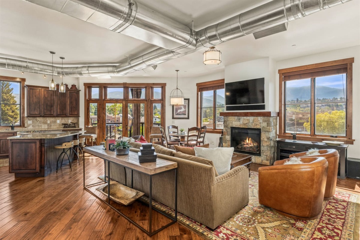 Living Room | Smart TV | Fireplace