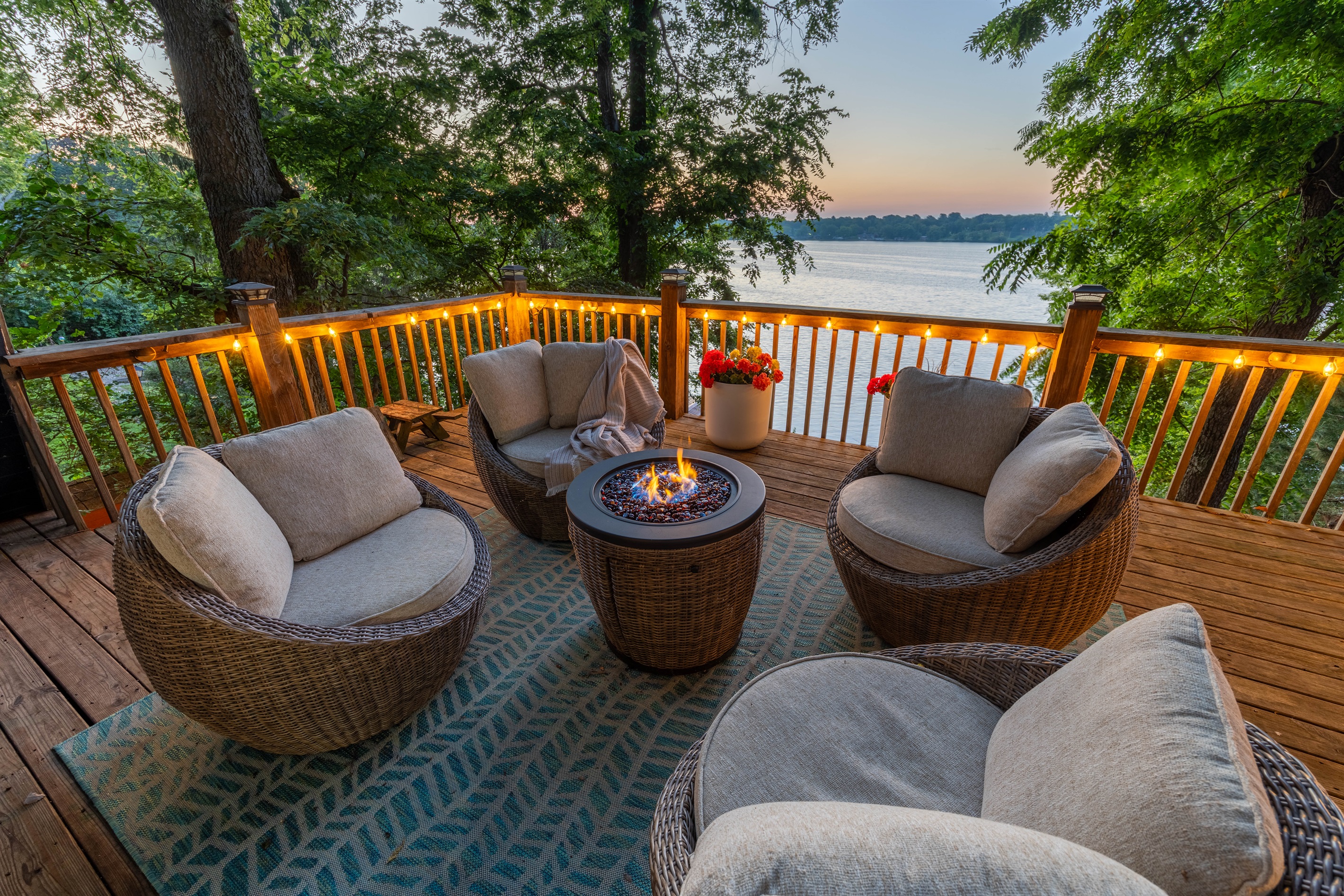 Relax on the elevated deck with some hot cocoa and the easy light fire table and feel your tension melt away.